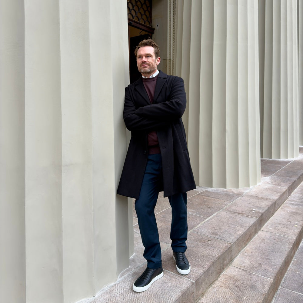 Essential Sneaker - Black