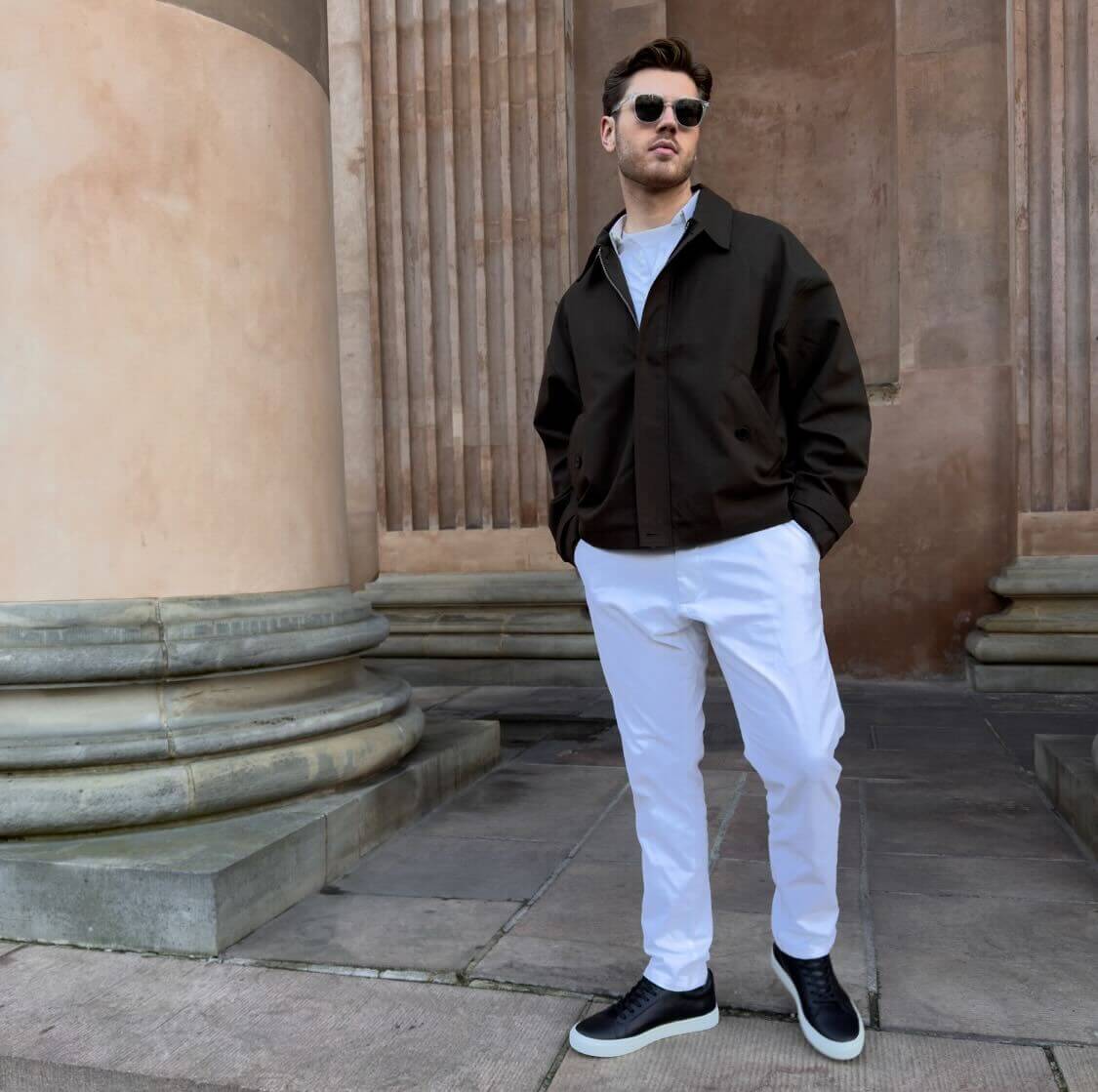 Essential Sneaker - Black