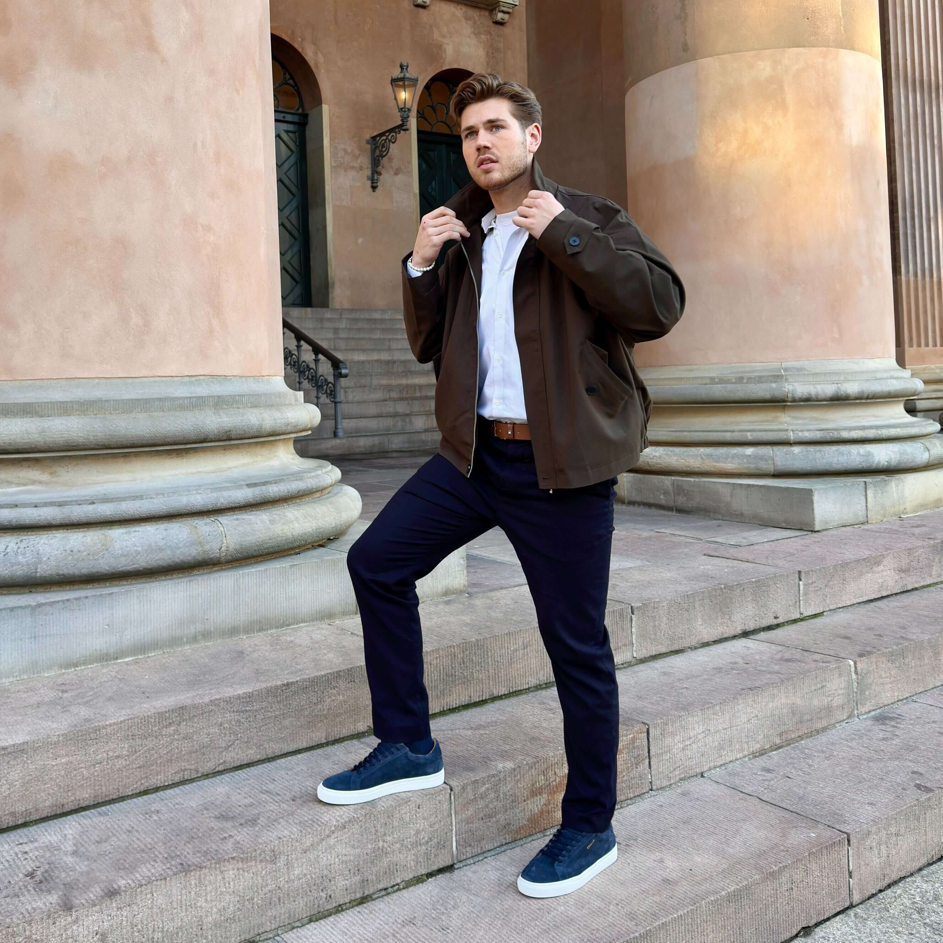 Essential Sneaker - Navy