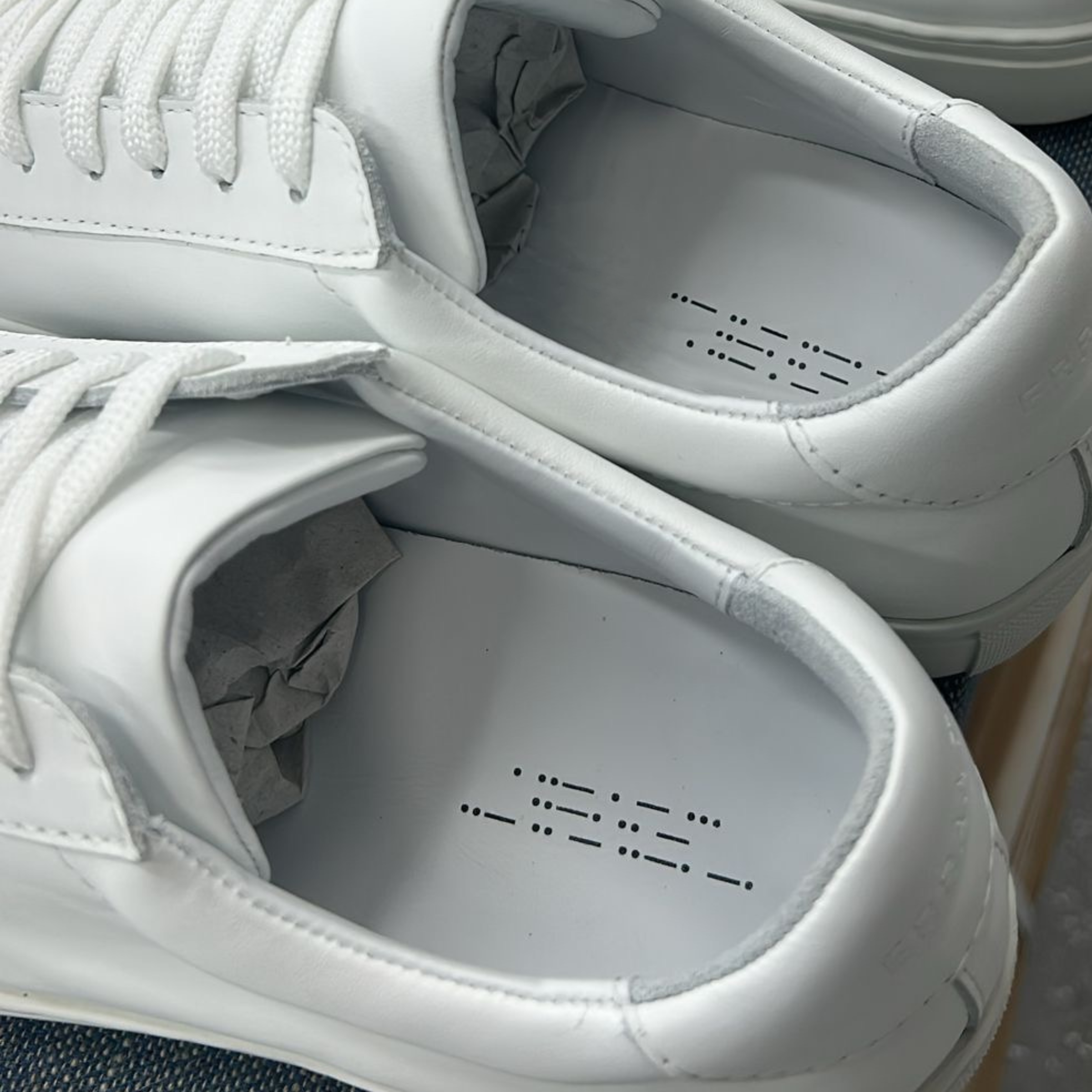 Essential Sneaker - White (Røde Kors Edition)