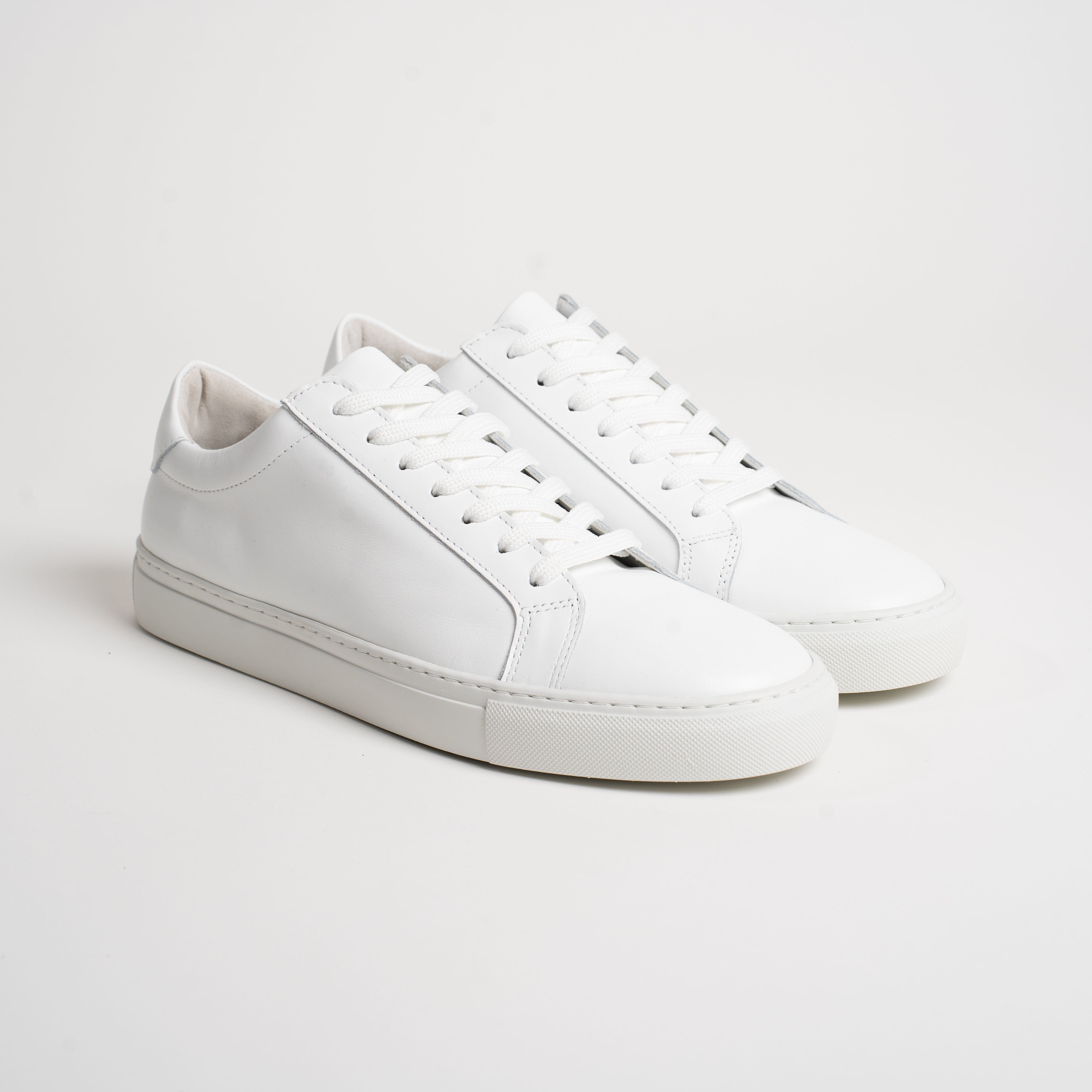 Essential Sneaker - White (Røde Kors Edition)