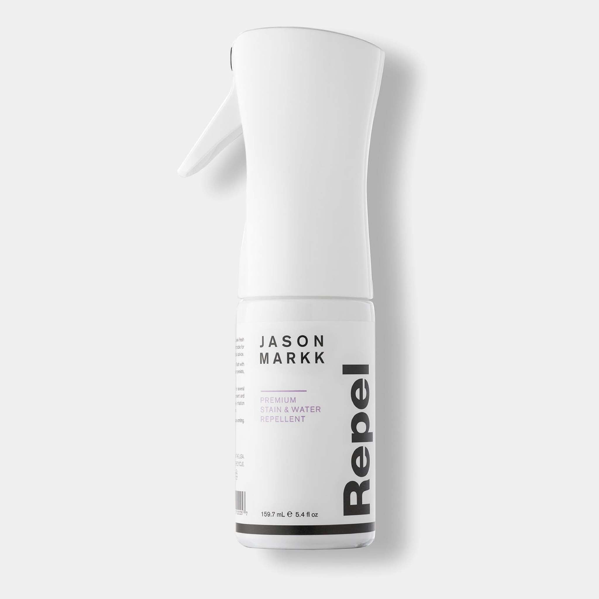 Billedet viser en sprayflaske fra mærket Jason Markk, der indeholder en premium plet- og vandafvisende spray.