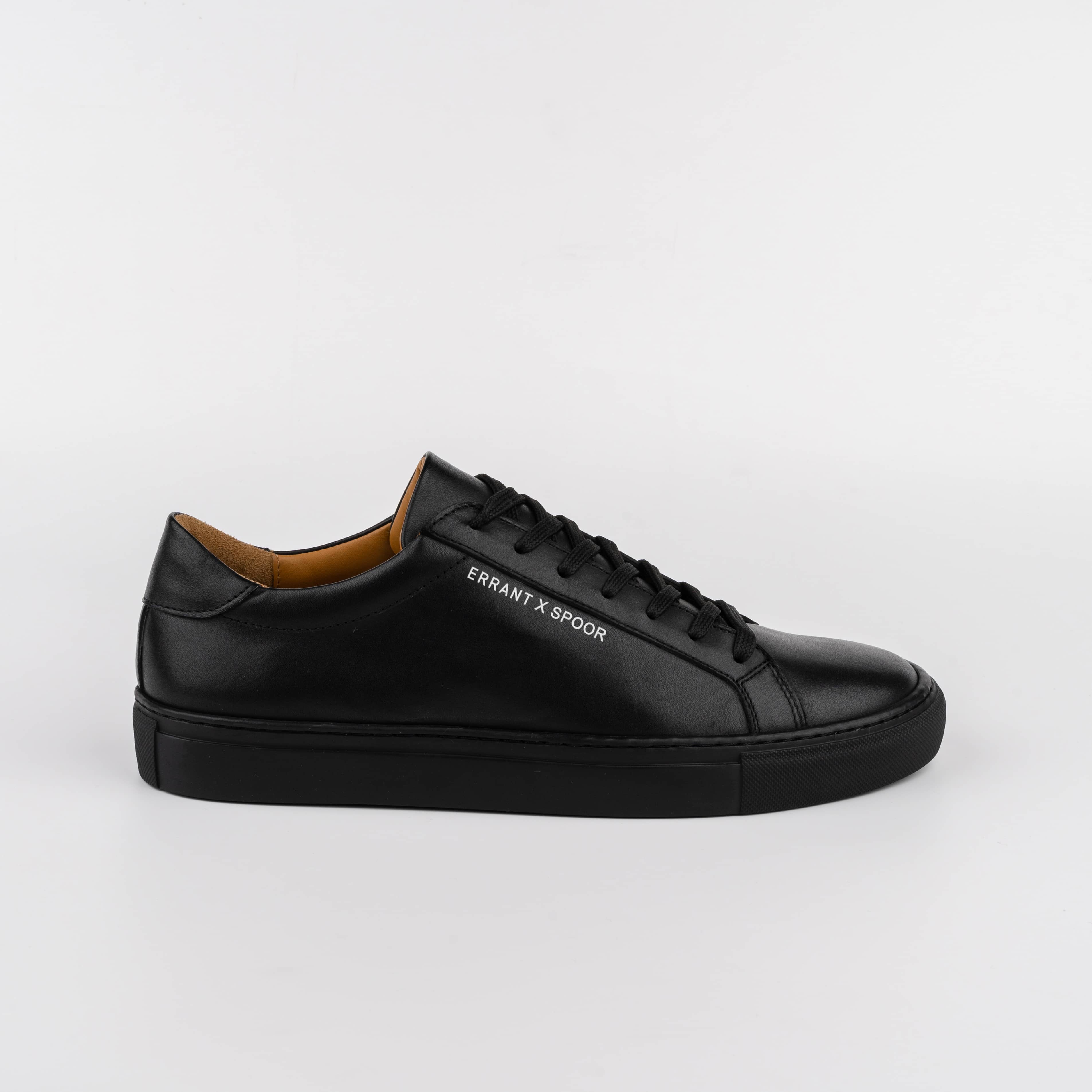 Essential Sneaker X SPOOR - All Black Classy (HERRE)